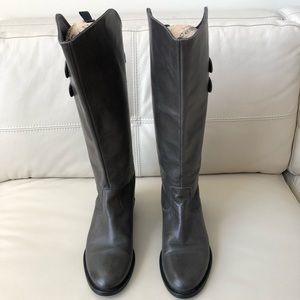 Grey tall leather boots. Size Eur-39